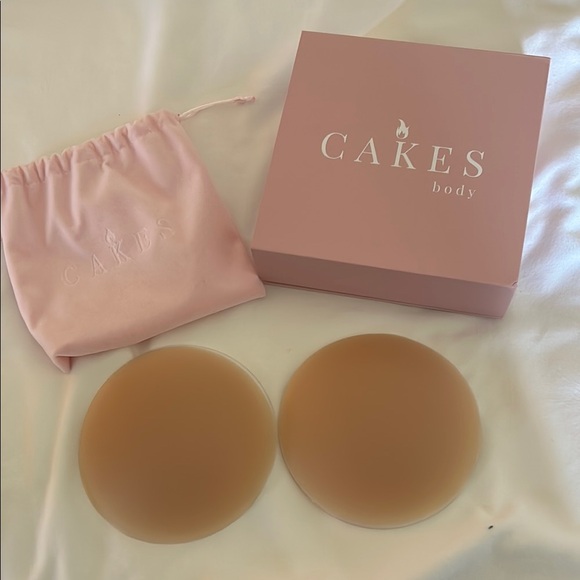 Cakes Nipple Covers - Picture 1 of 3
